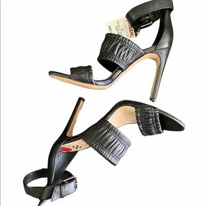 NWT Vince Camuto 6 Strappy Sandals Black